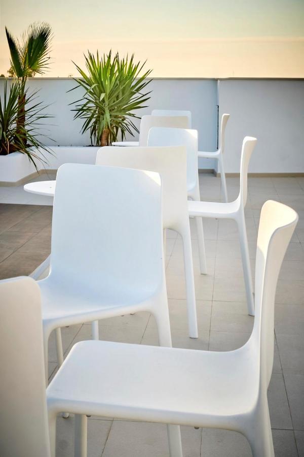 Hostal Pericon Conil De La Frontera Exteriör bild